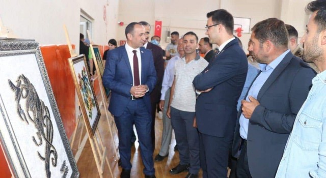 Yedisuda yıl sonu sergisi