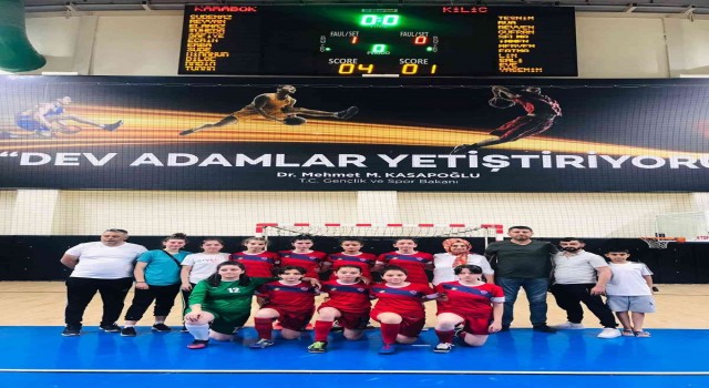 Yenişehir Atatürk Ortaokulu Yıldız Kızlar Futsal Turnuvasında finalde