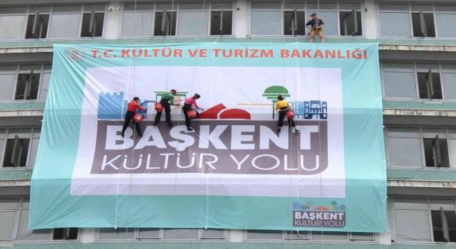 Yer çekimine meydan okudular, 35 metre yükseklikte resimle dansı birleştirdiler