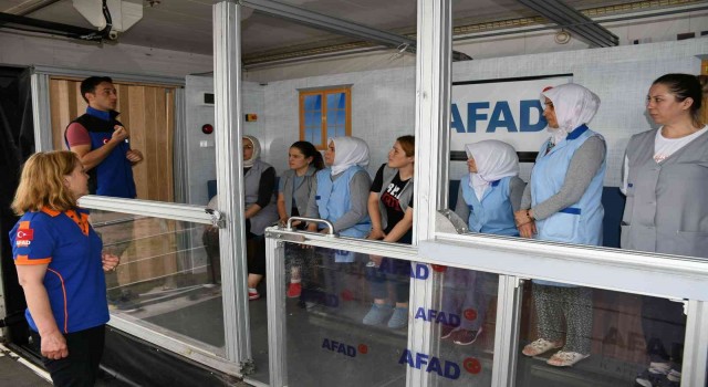 Yeşimliler muhtemel depremi AFAD tırında deneyimledi