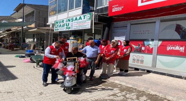 Yıllardır hayalini kurduğu akülü motora Kızılay sayesinde kavuştu