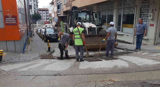 Yoğun yağışta oluşan birikinti ve çamurlar temizlendi