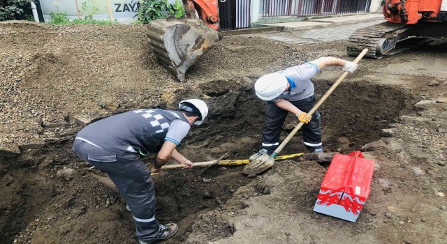 Yol çalışmasında doğalgaz borusu patladı