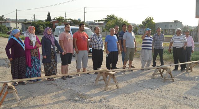 Yol kapatan vatandaşlar “Yol yoksa oy yok”