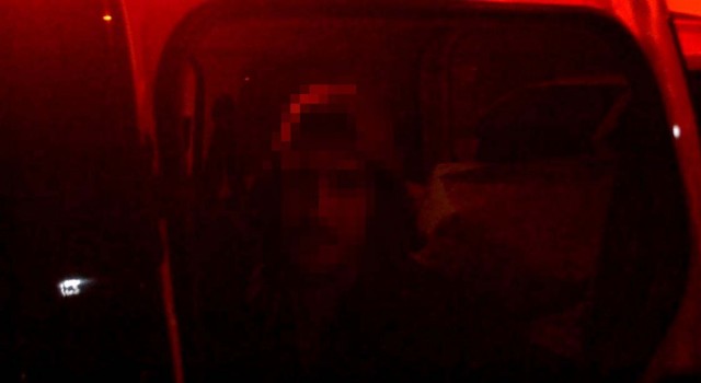 Yolda karşılaştığı kişiye bıçak çekip para istedi, polise yakalandı
