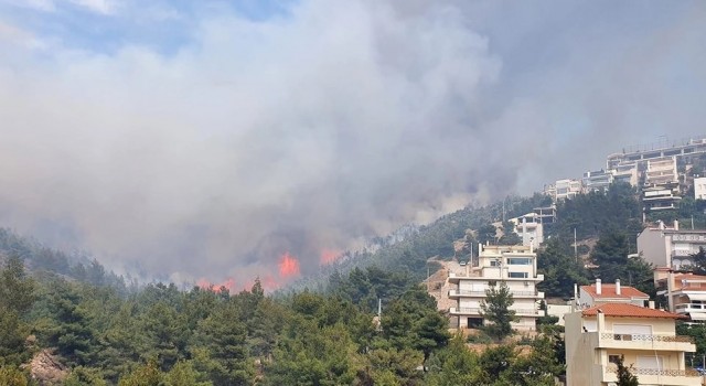 Yunanistanda büyük yangın, bazı bölgelerde tahliyeler başladı