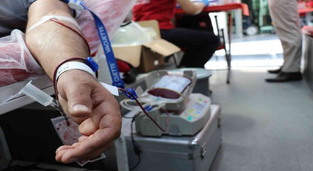 Yunusemre Belediye personelinde Kızılaya kan bağışı
