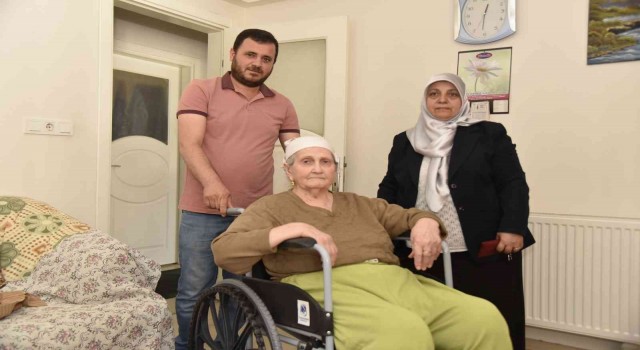 Yunusemre Belediyesi yaşlı kadının talebine kayıtsız kalmadı