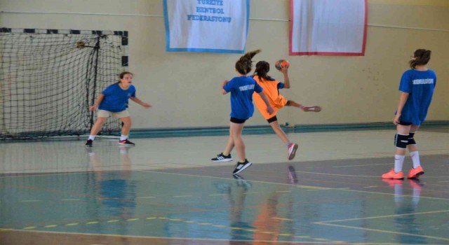 Yunusemre Belediyesinden geleceğin hentbolcularına davet