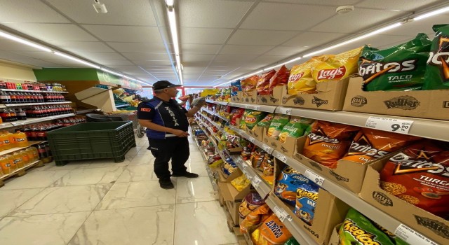 Zabıta ekipleri marketleri denetledi