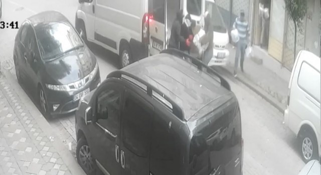 Zeytinburnunda 60 bin liralık çocuk kıyafeti çalındı