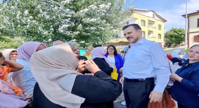 105 yaşındaki Fikriye ve 97 yaşındaki Fatma Ninenin Erdoğan sevgisi