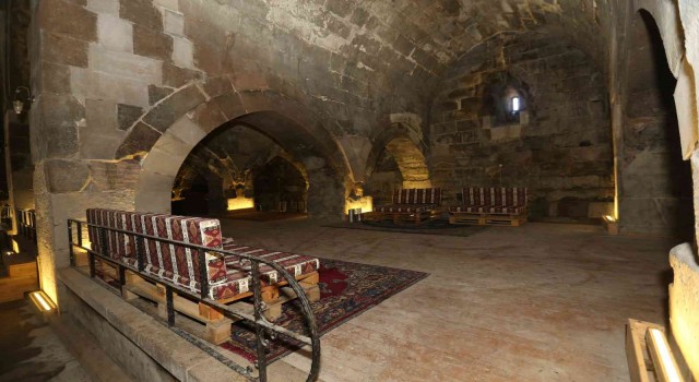 1240 yılında Selçuklu veziri tarafından yaptırılan Karatay Hanında inceleme