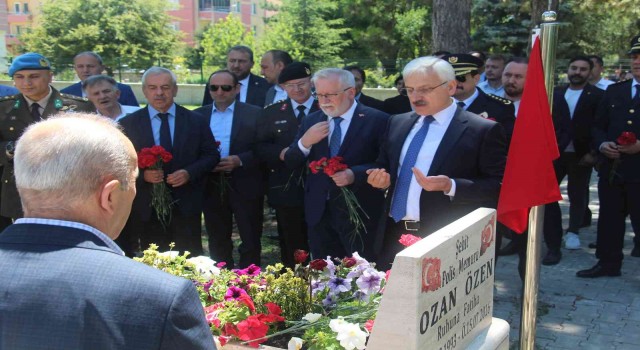 15 Temmuz şehidi polis memuru mezarı başında anıldı