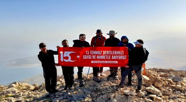 15 Temmuz şehitleri anısına Artos Dağına zirve tırmanışı