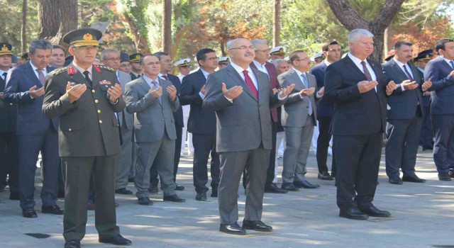 15 Temmuz şehitleri İzmirde törenle anıldı