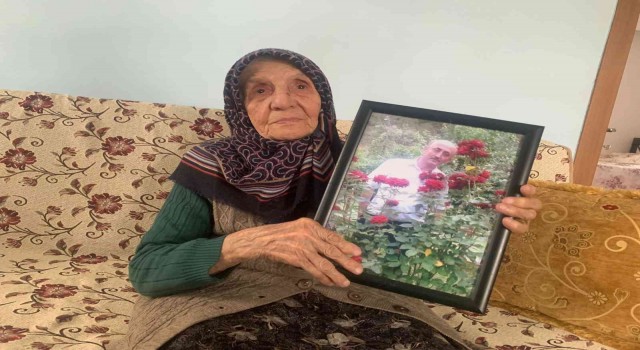 15 Temmuzda 2 oğlunu ve damadını şehit veren 96 yaşındaki Kızılcahamamlı Muzaffer Gülşen ninenin gözyaşları dinmiyor