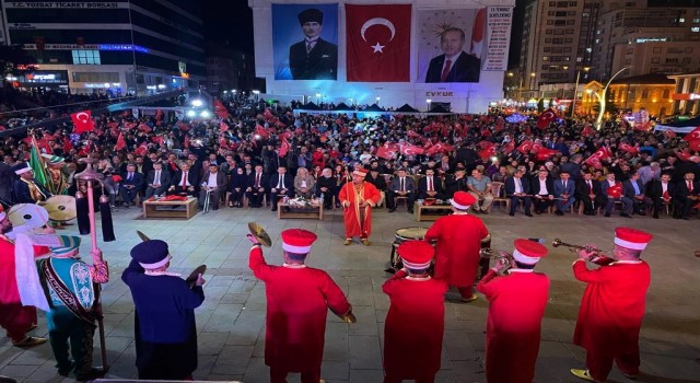 15 Temmuzda meydanlar doldu taştı