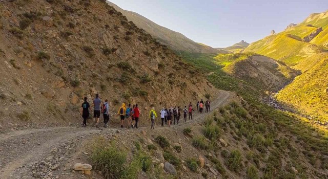 4 bin 116 rakımlı Cilo Dağına doğa yürüyüşü