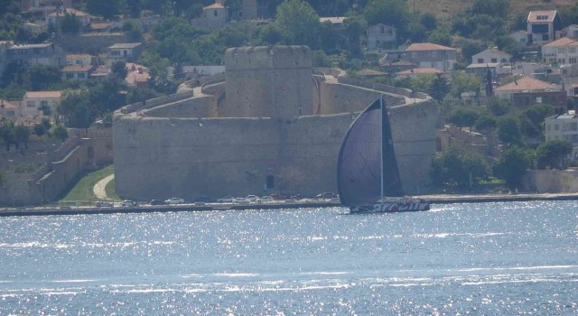 51. Deniz Kuvvetleri Kupasında yarışmacılar Çanakkale Boğazından geçiş yaptı