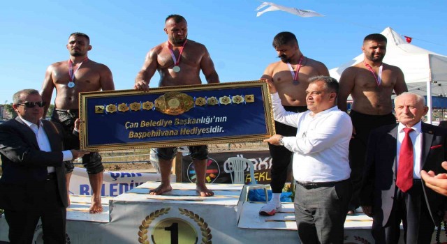 57. Süleyman Şahin Yağlı Pehlivan Güreşlerinin başpehlivanı Serkan Serttürk oldu