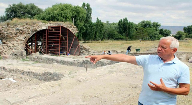 800 yıllık Selçuklu Sarayındaki kazılarda yeni mekanlar ortaya çıkmaya başladı