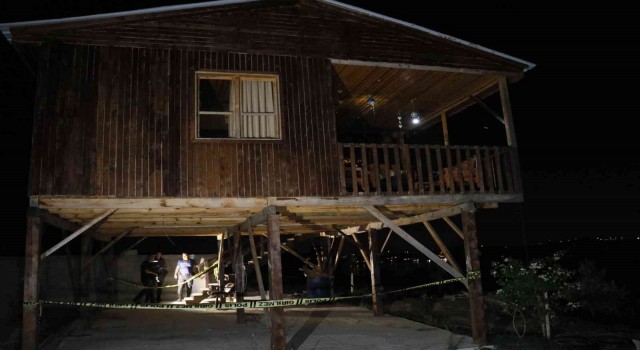 Adanada akrabalar arasındaki silahlı kavga kanlı bitti: 1 ölü, 1 yaralı