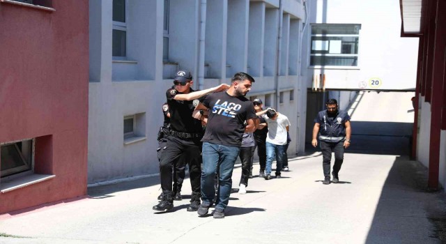Adanada “niye yan baktın” kavgası: 1 ölü