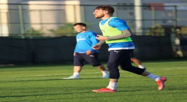 Afyonsporda alt yapıdan yetişen oyuncular A takımıyla antrenmana çıktı
