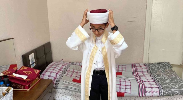 Ağlayarak gitmek istemediği Kuran Kursunu 3 yılda bitirip hafız oldu