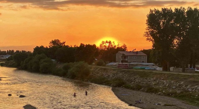 Ağrıda güneşin batışı hayran bıraktı