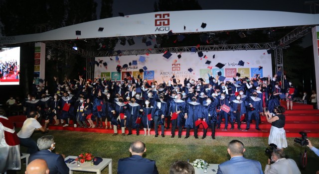 AGÜde 5. Mezuniyet Heyecanı