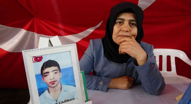 Ailelerin HDP il binası önündeki evlat nöbeti bin 53üncü gününde