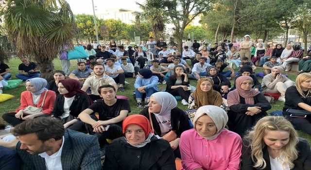AK Parti Genel Başkan Yardımcısı Jülide Sarıeroğlu Zeytinburnunda gençlerle buluştu