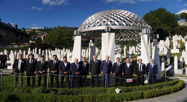 AK Parti Genel Başkanvekili Kurtulmuş, Kovaçi Şehitliğini ziyaret etti
