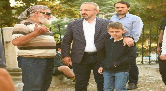 AK Partili Turan bayram namazını Lapsekide kıldı