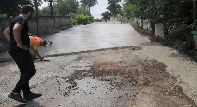 Aktekkede beton yol sevinci
