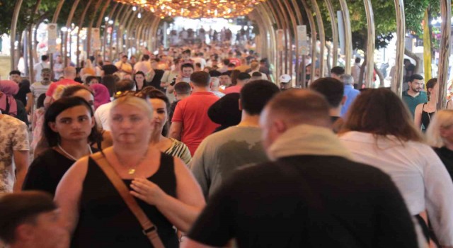 Alanya bayramında doldu taştı