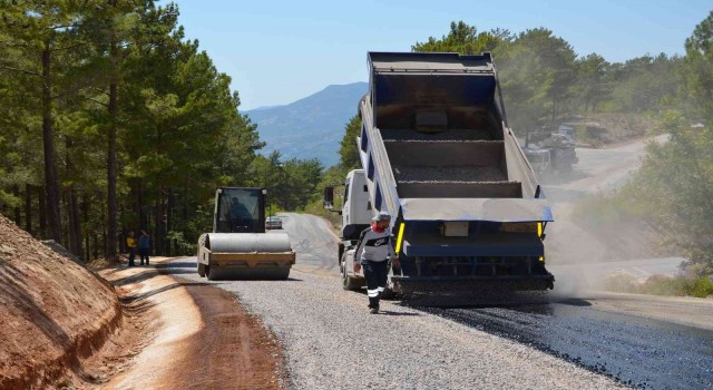 Alanya Yalçı ve Gümüşkavak yolları asfaltlandı