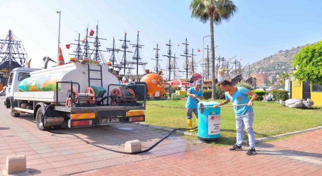 Alanyada bayram boyunca 3 bin 404 ton atık toplandı
