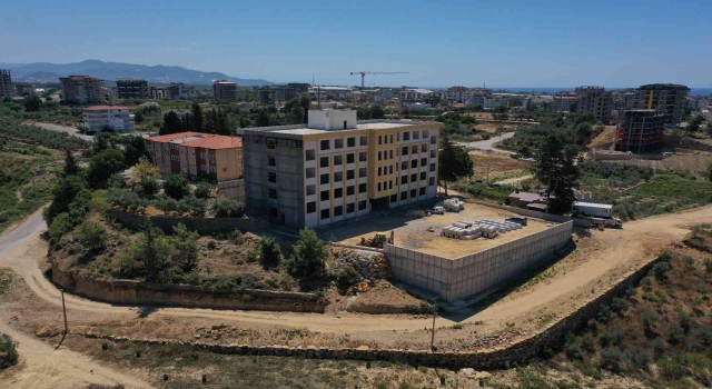 Alanyada etüt merkezi ve yeni okul inşaatı devam ediyor