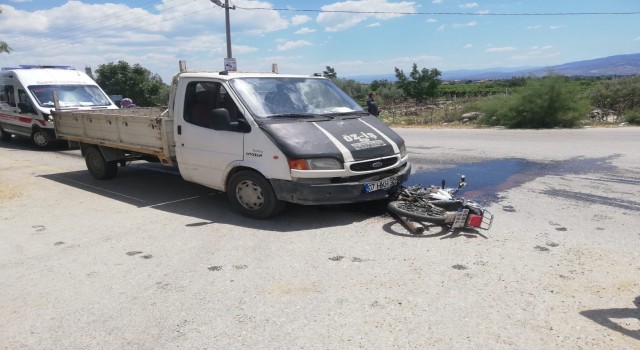 Alaşehirde motosiklet ile kamyonet çarpıştı: 1 ölü