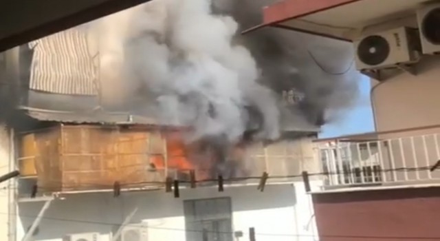 Alev alan jenaratörün dumanı binayı sardı, vatandaşlar panikle binadan böyle kaçtı