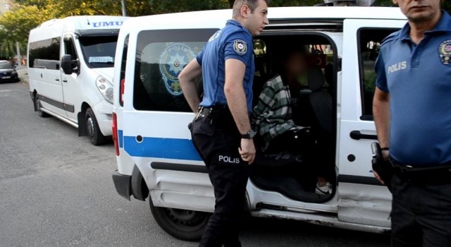 Alkollü şahıslar birbirine girdi, soluğu hastanede aldılar