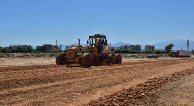 Altınova Sinan Mahallesinde yollar genişletiliyor
