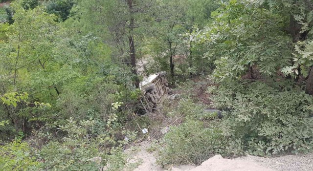 Amasyada otomobil uçuruma yuvarlandı: 4 yaralı