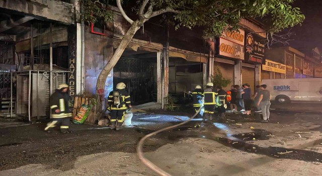 Ambalajcıda çıkan yangında iş yeri kullanılamaz hale geldi