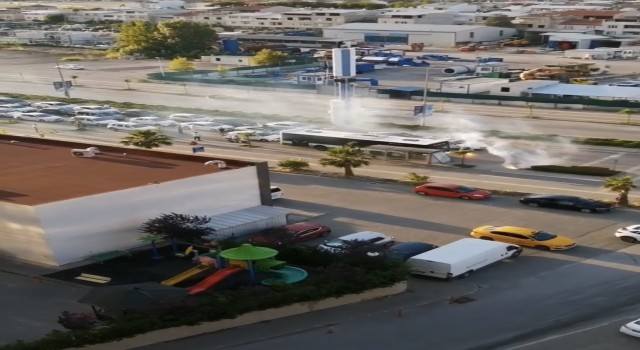 Ambulansa yol vermeyen sürücü trafikten men edildi