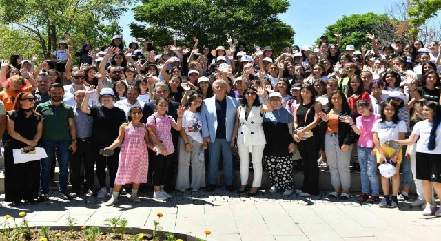 Ankara Büyükşehir Belediye Başkanı Yavaştan İngilizce Yaz Kampındaki çocuklara ziyaret