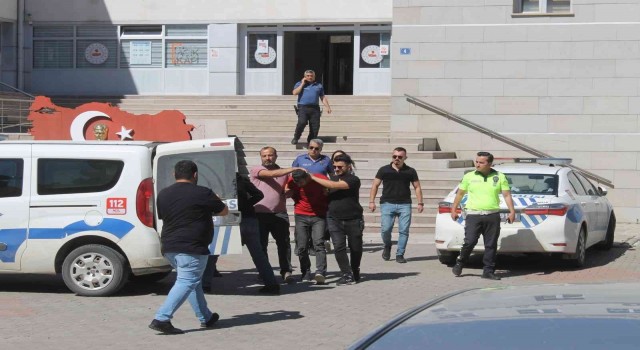 Ankarada kayınbabasını bıçakla öldüren ve eşini yaralayan zanlı tutuklandı